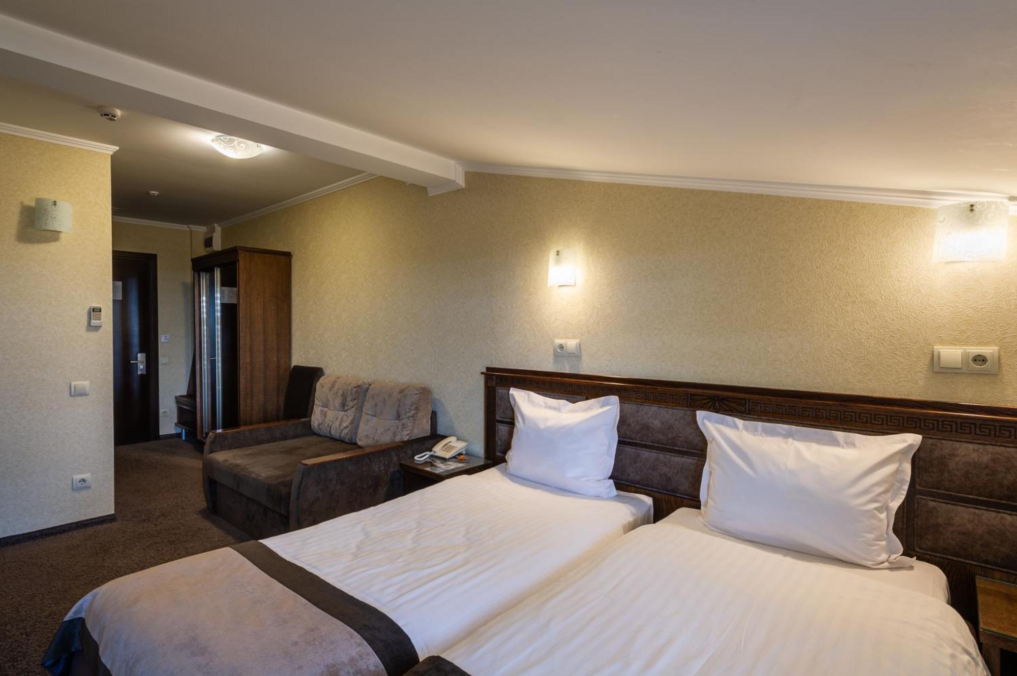 Avalon Palace Ternopil Kültér fotó