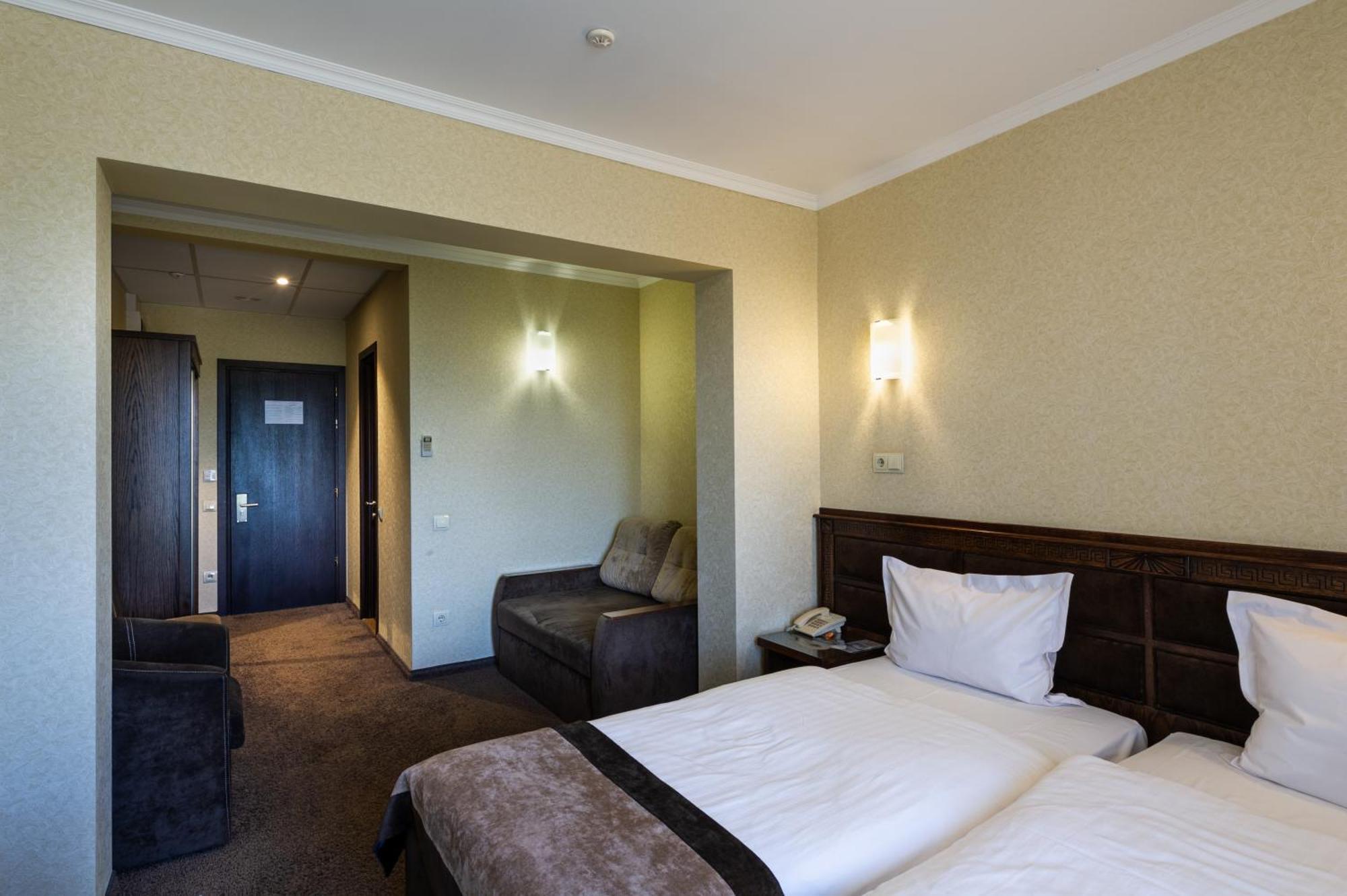 Avalon Palace Ternopil Kültér fotó