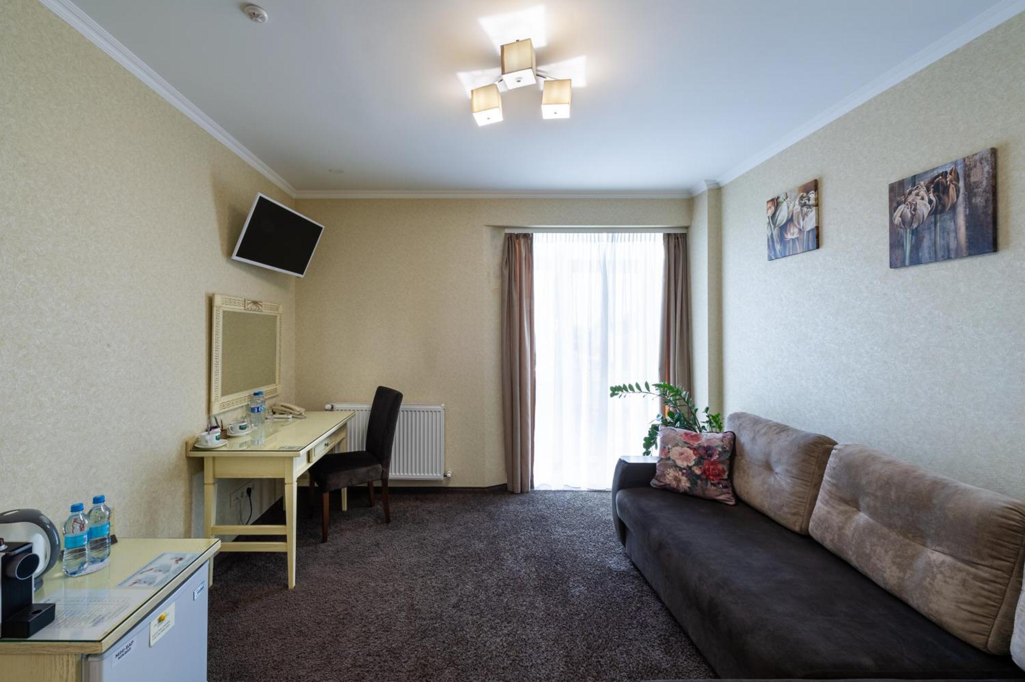 Avalon Palace Ternopil Kültér fotó
