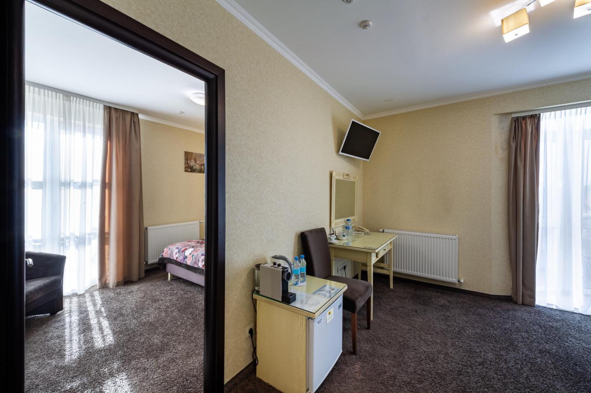 Avalon Palace Ternopil Kültér fotó