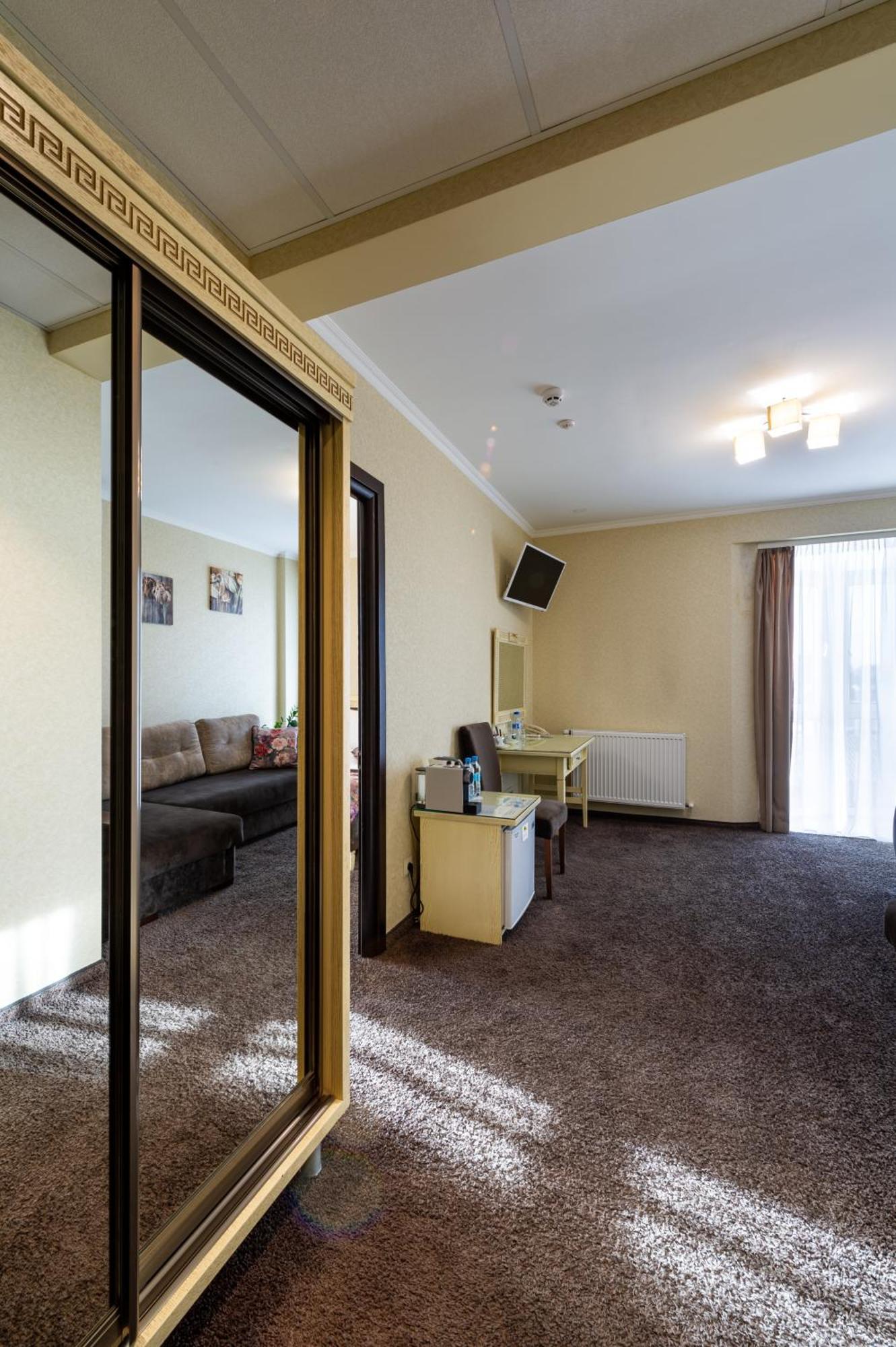 Avalon Palace Ternopil Kültér fotó
