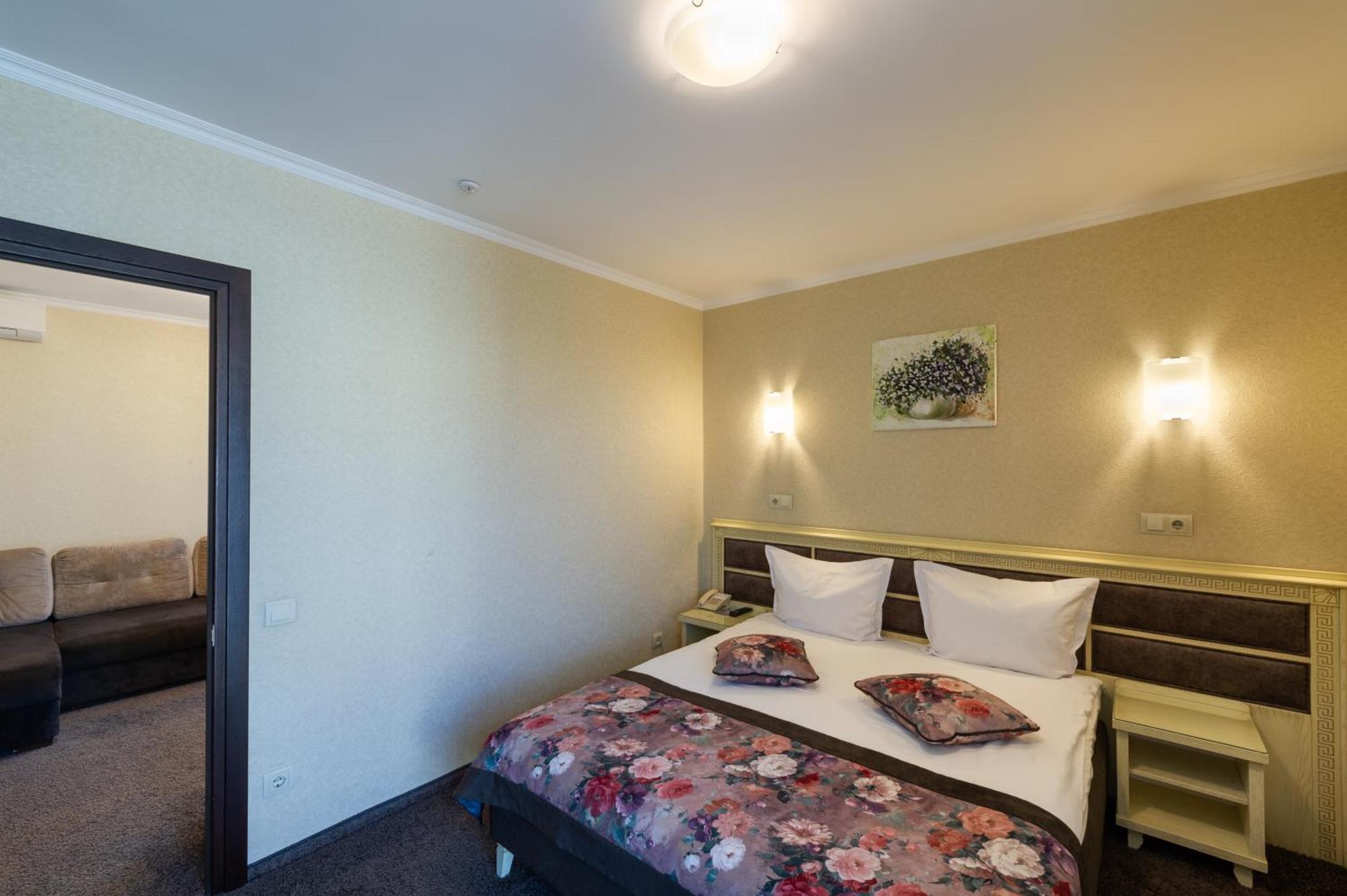 Avalon Palace Ternopil Kültér fotó