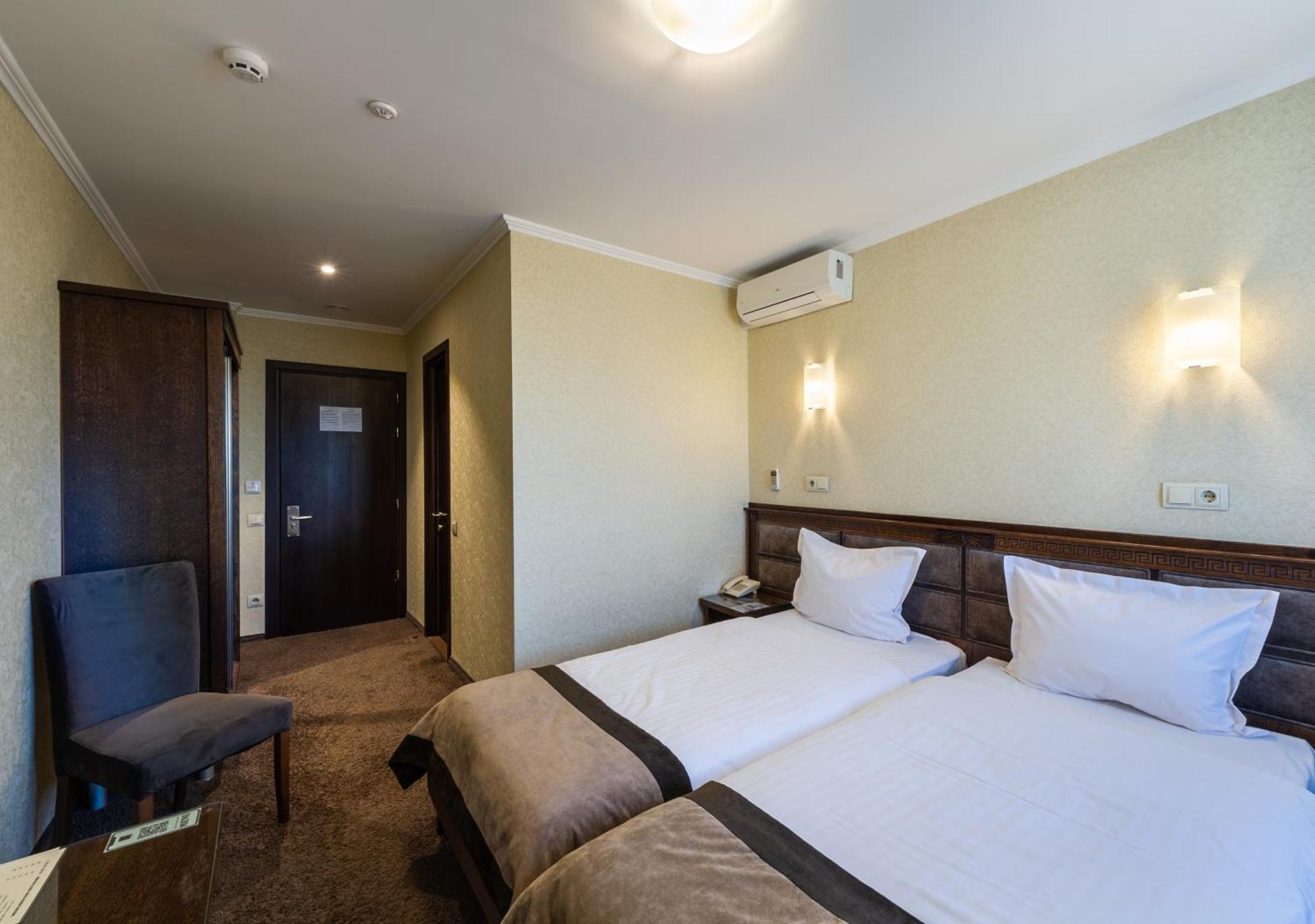 Avalon Palace Ternopil Kültér fotó