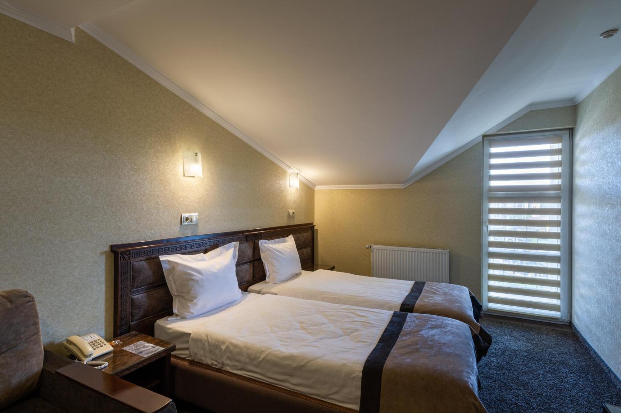 Avalon Palace Ternopil Kültér fotó