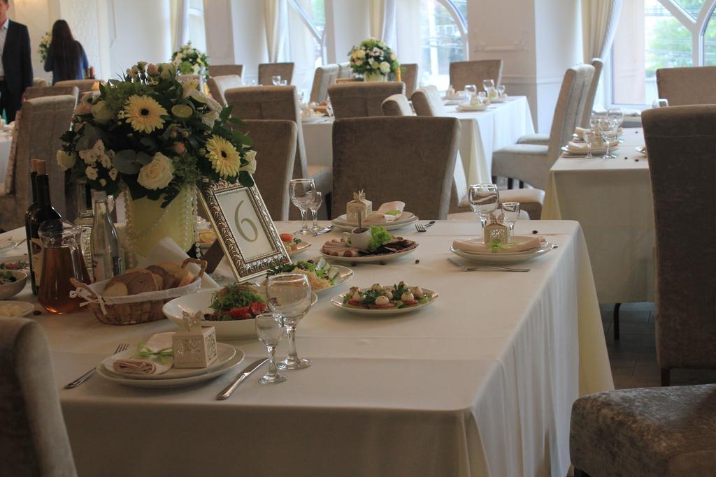 Avalon Palace Ternopil Kültér fotó