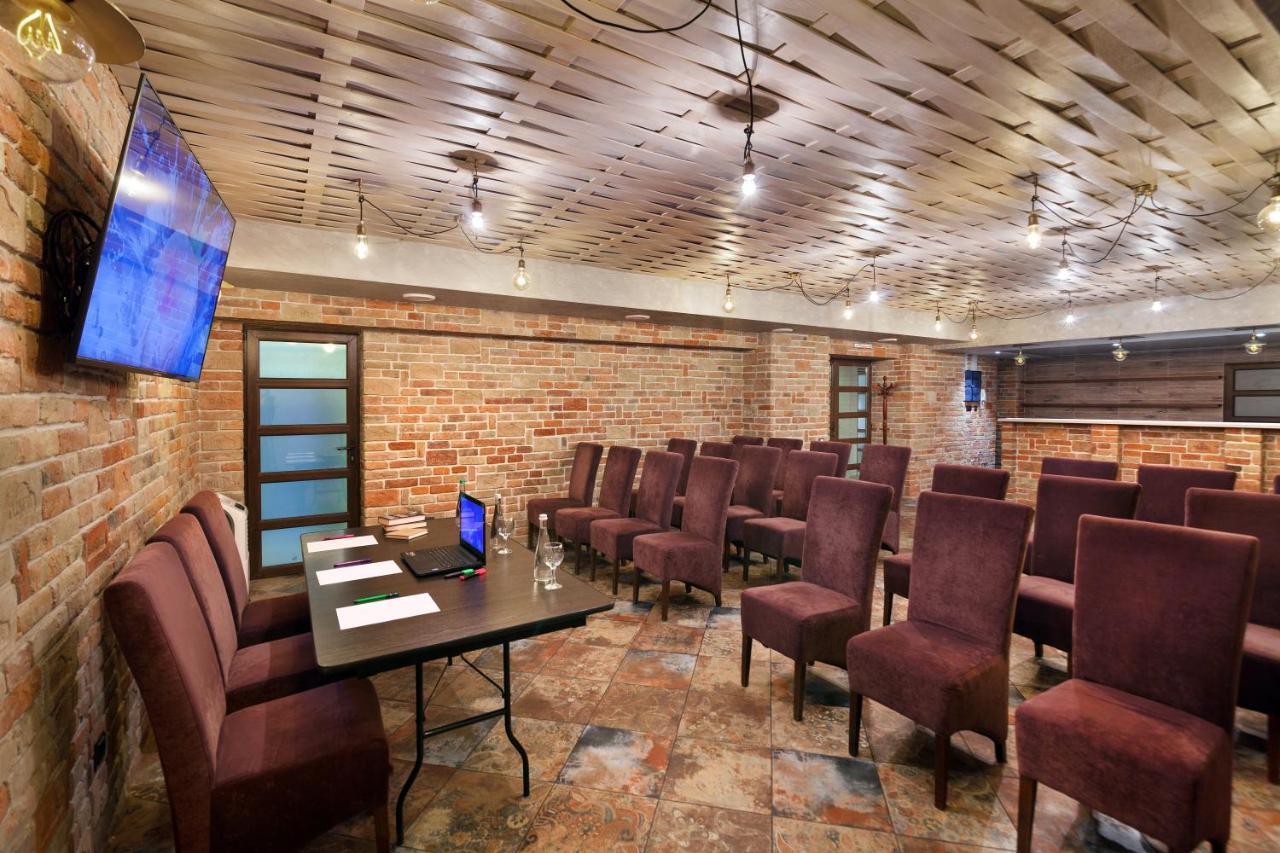 Avalon Palace Ternopil Kültér fotó
