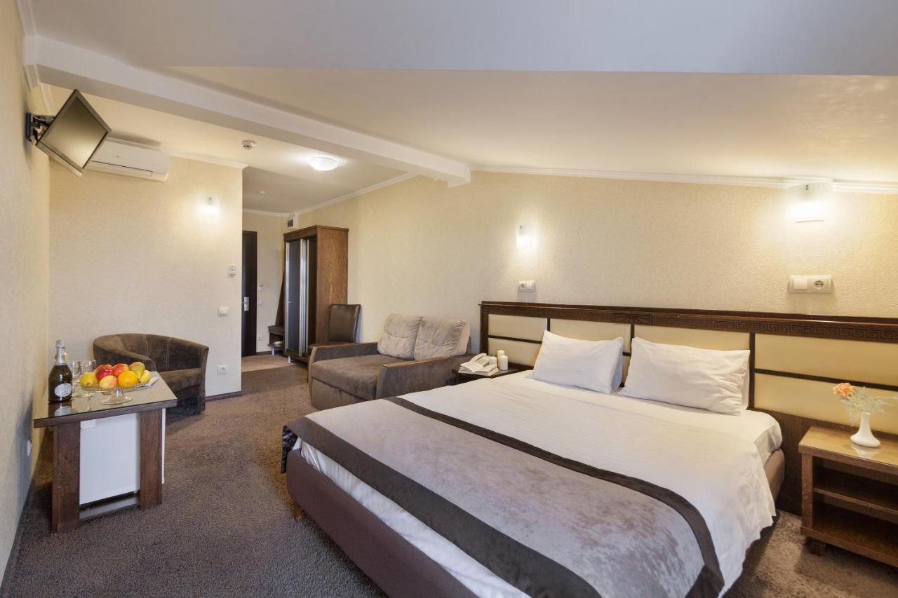 Avalon Palace Ternopil Kültér fotó